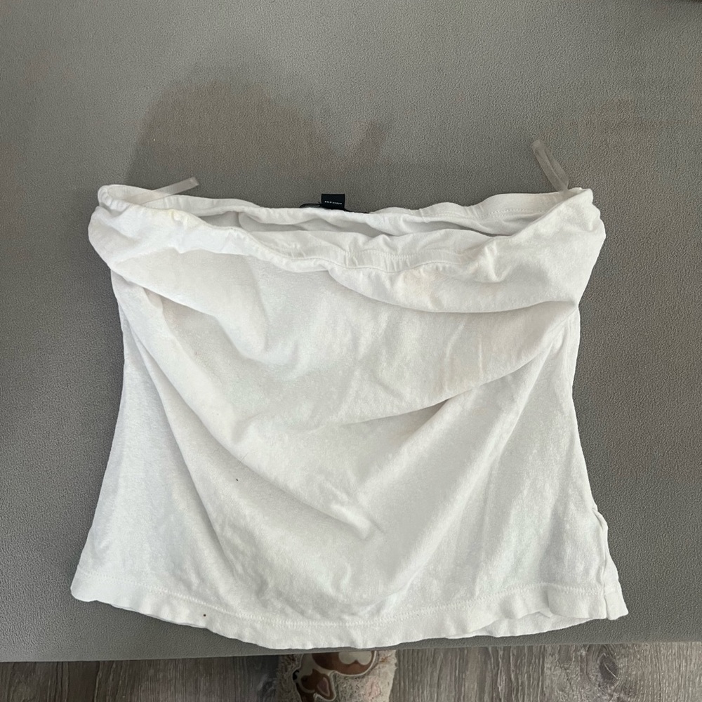 Twisted Tube Top in White
James Perse